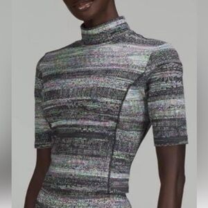 New Lululemon cropped lab top